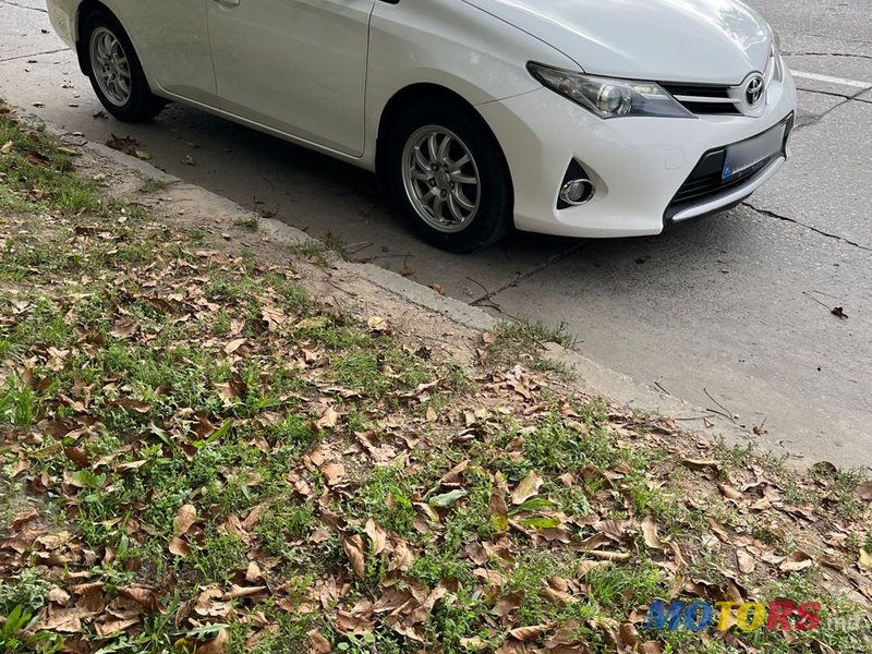 2014' Toyota Auris photo #1