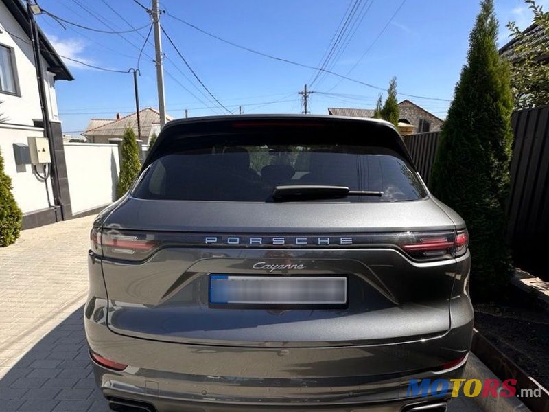 2020' Porsche Cayenne photo #5