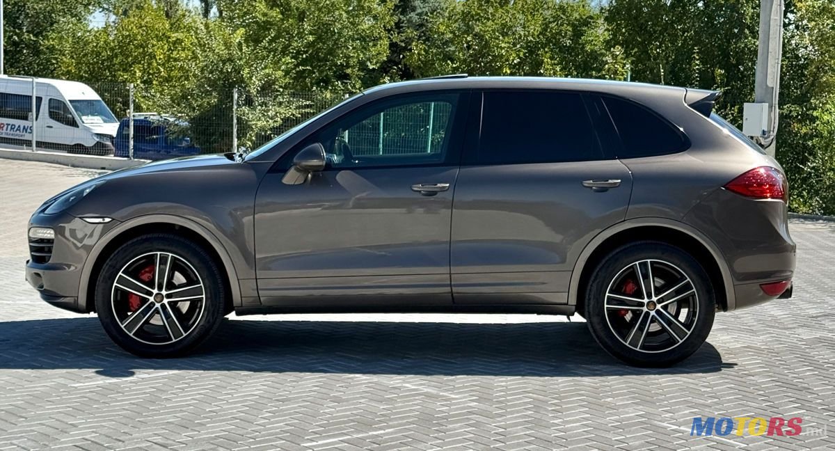 2012' Porsche Cayenne photo #4