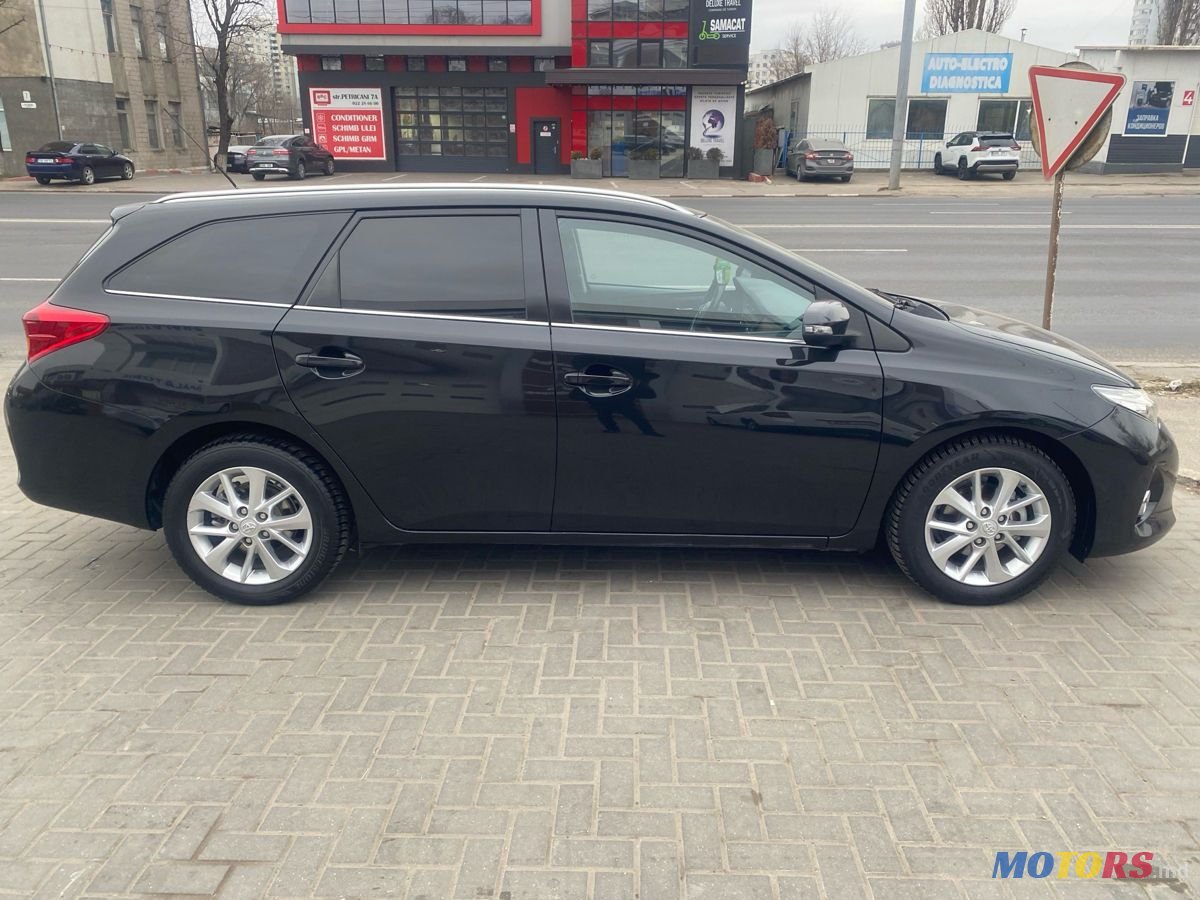 2014' Toyota Auris photo #3