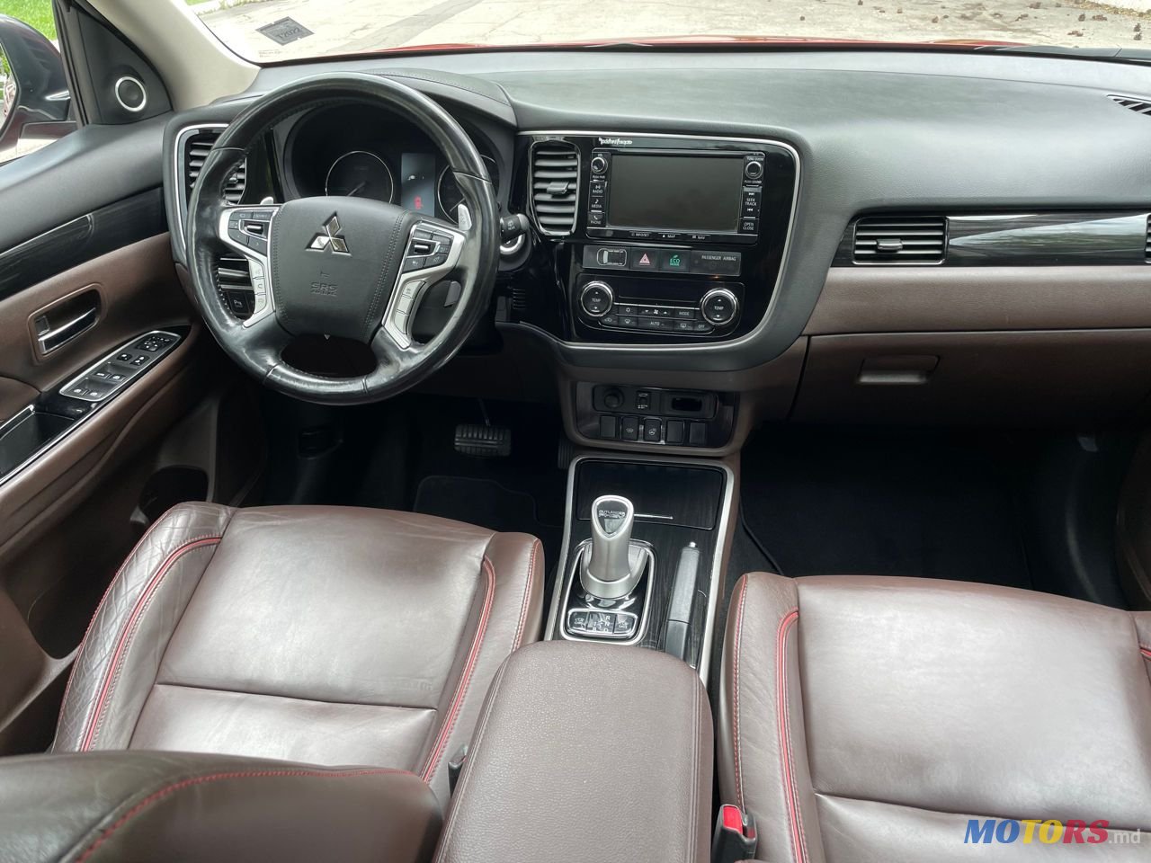 2016' Mitsubishi Outlander photo #5