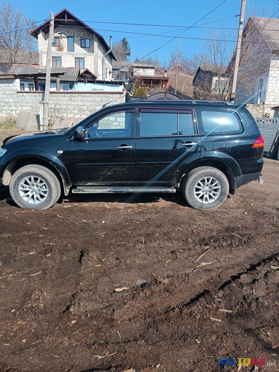 2011' Mitsubishi Pajero Sport photo #2