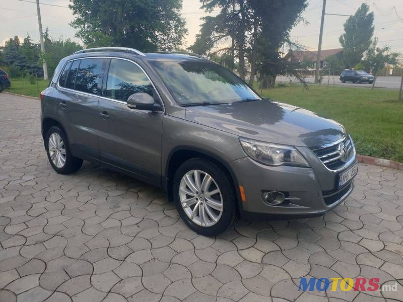 2009' Volkswagen Tiguan photo #2