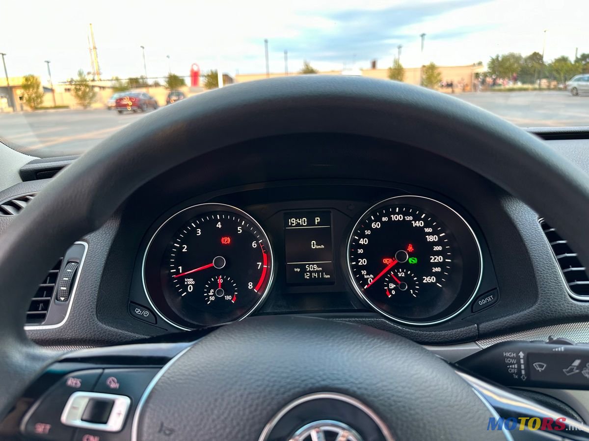 2016' Volkswagen Passat photo #2