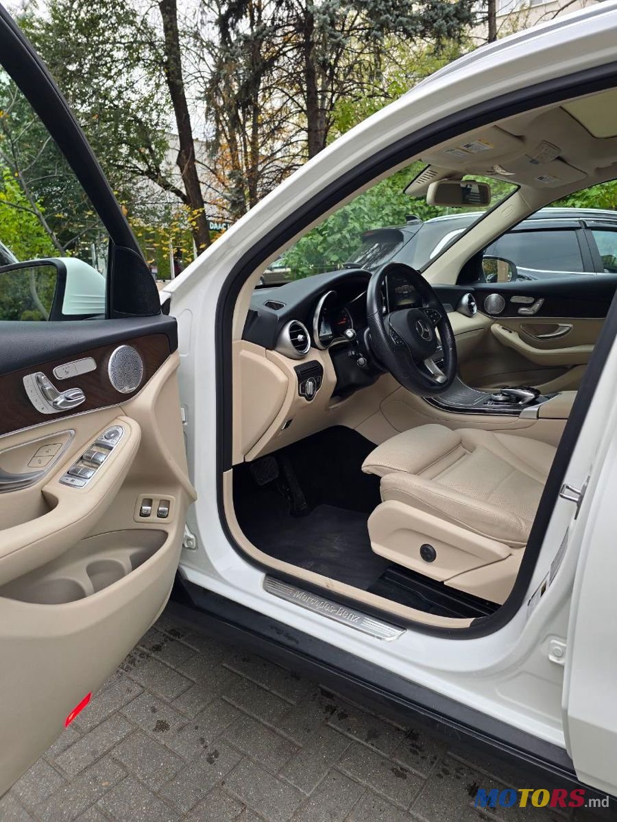 2019' Mercedes-Benz GLC photo #6