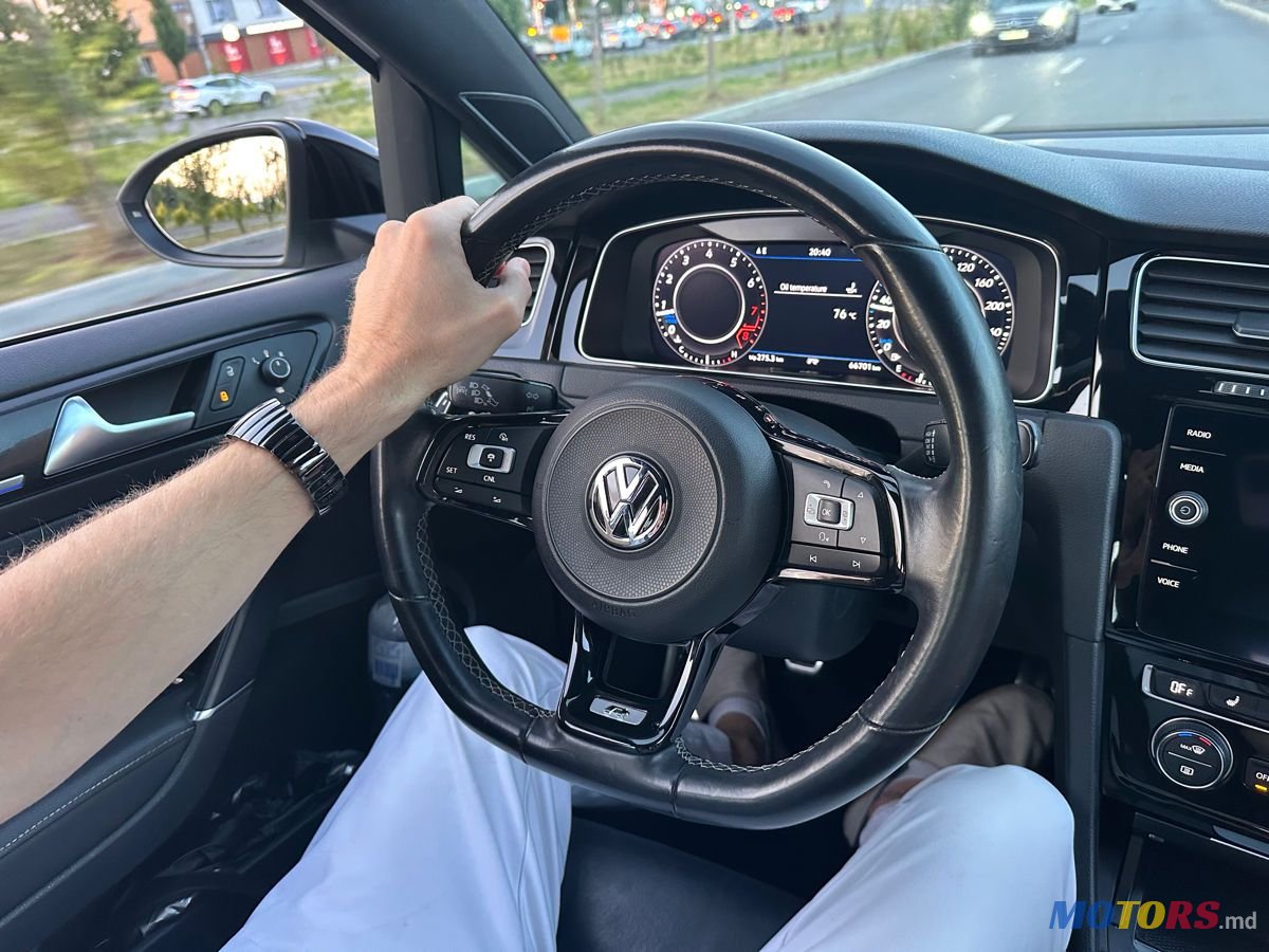 2018' Volkswagen Golf photo #2