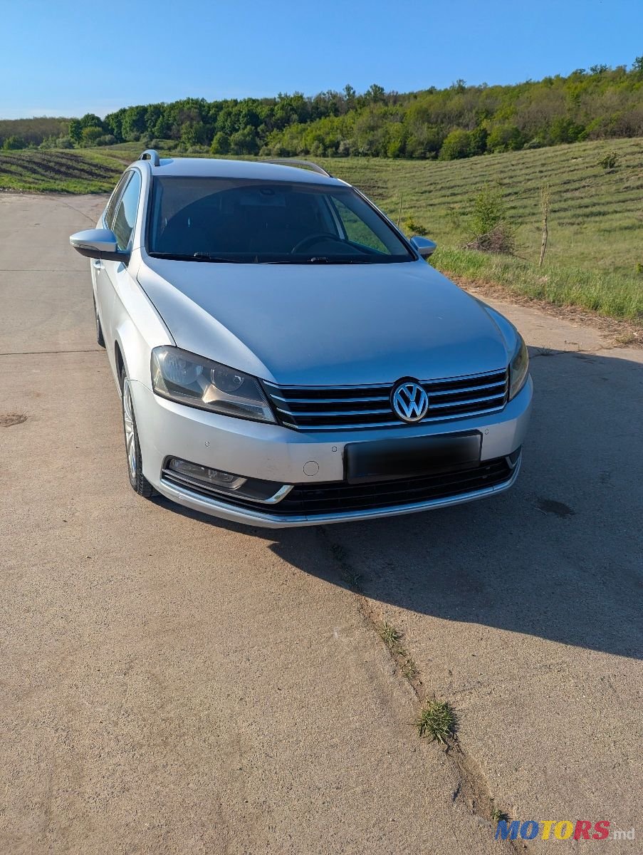 2010' Volkswagen Passat photo #1
