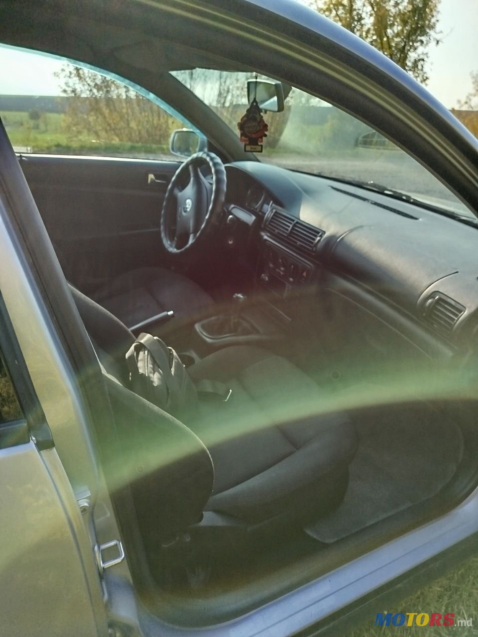 2001' Volkswagen Passat photo #2