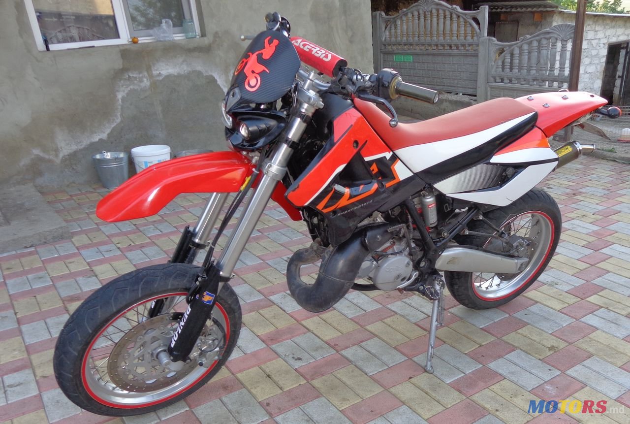 2004' Aprilia 125 photo #2