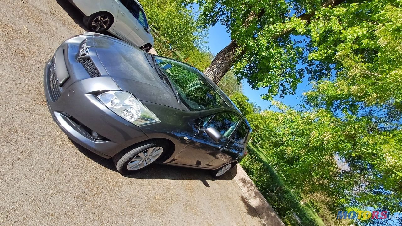 2007' Toyota Auris photo #1