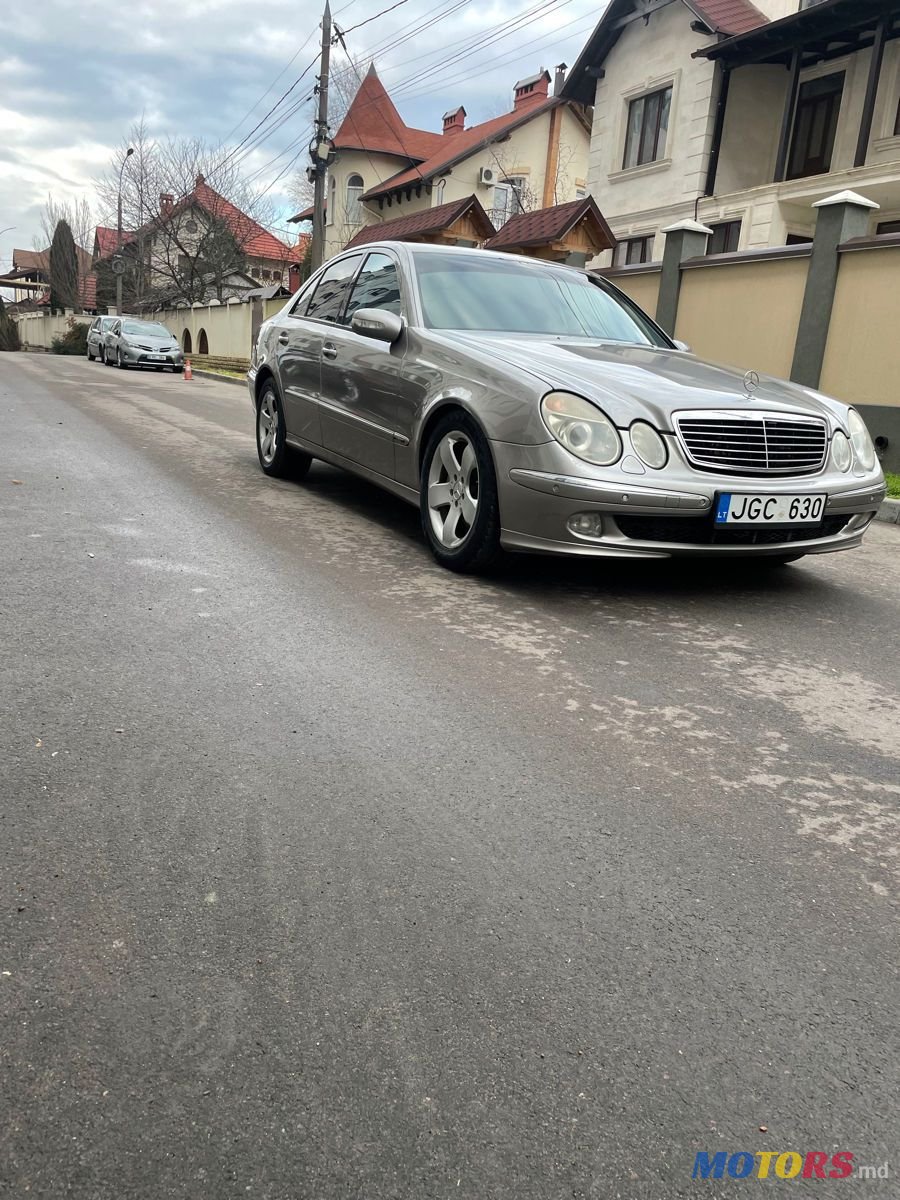 2005' Mercedes-Benz E Класс photo #2
