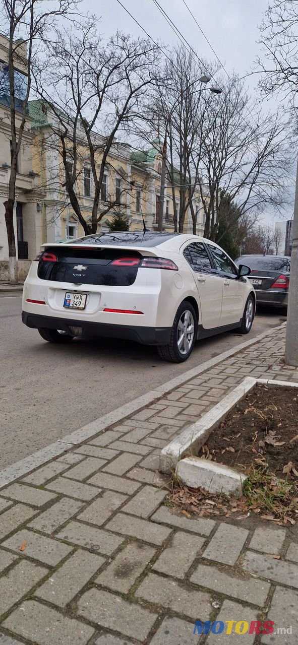 2011' Chevrolet Volt photo #2