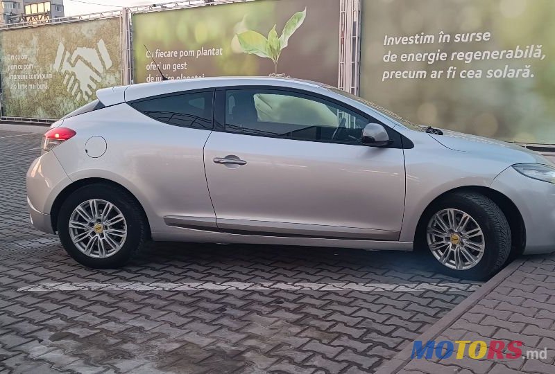 2011' Renault Megane photo #2