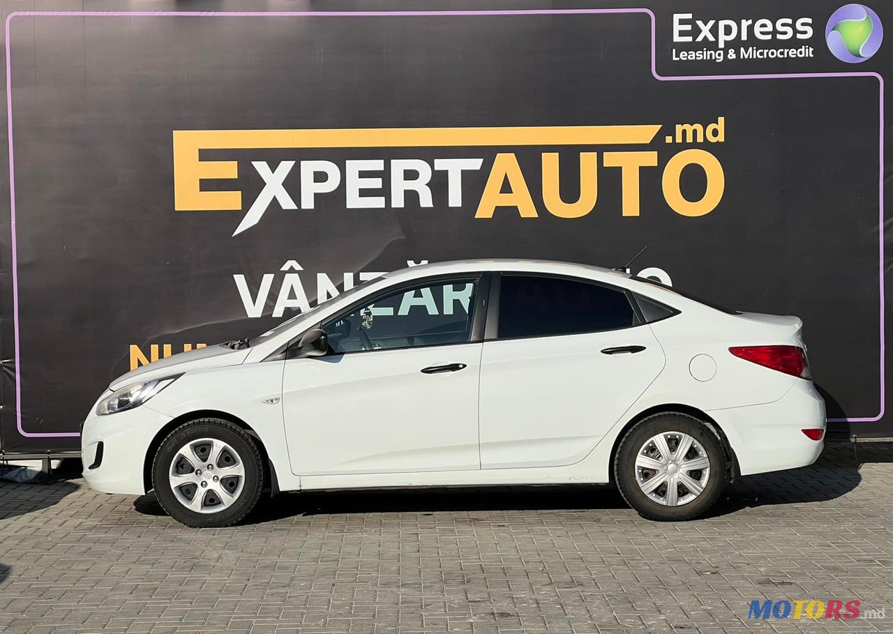 2011' Hyundai Accent photo #5