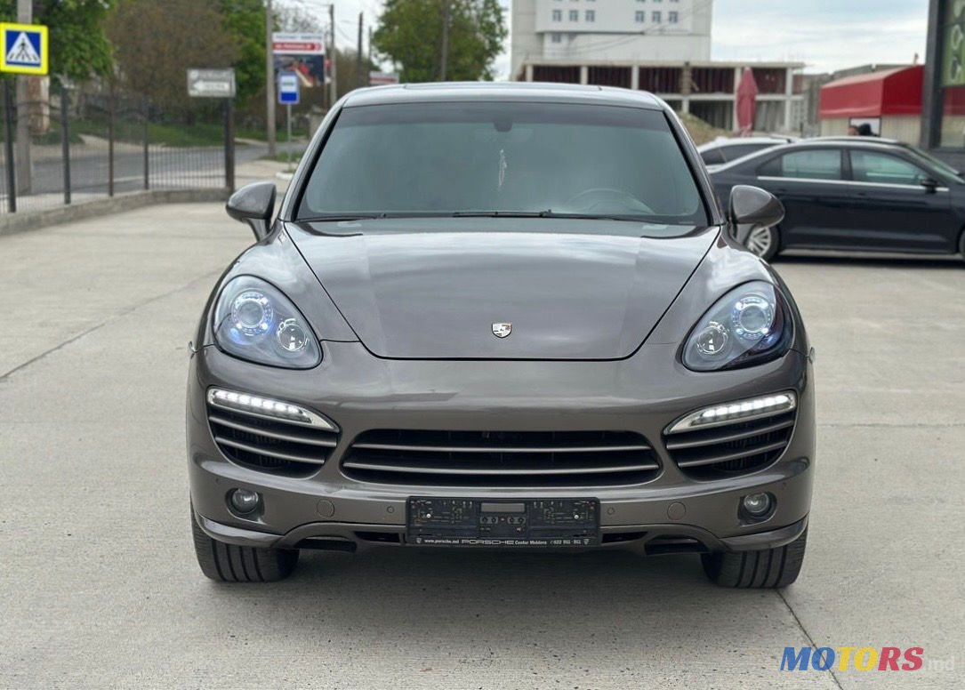 2012' Porsche Cayenne photo #2