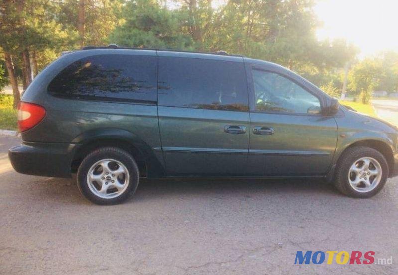 2004' Chrysler Grand Voyager photo #1