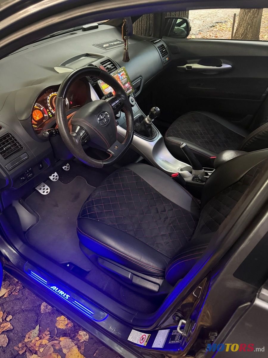 2010' Toyota Auris photo #3