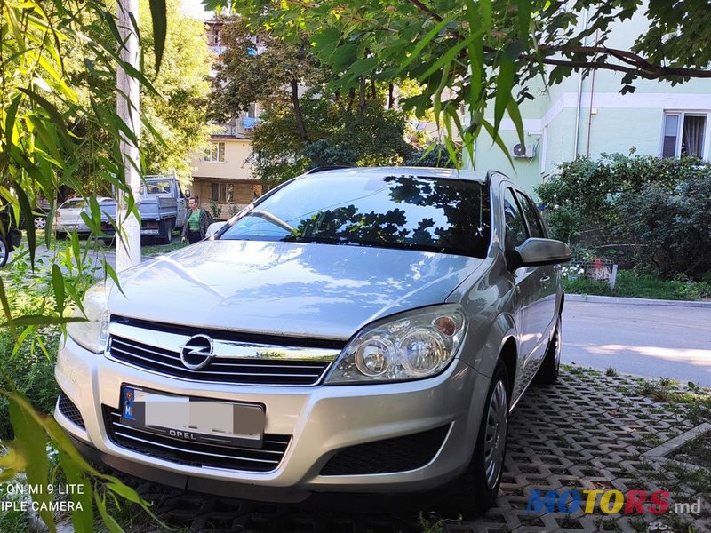 2008' Opel Astra photo #2