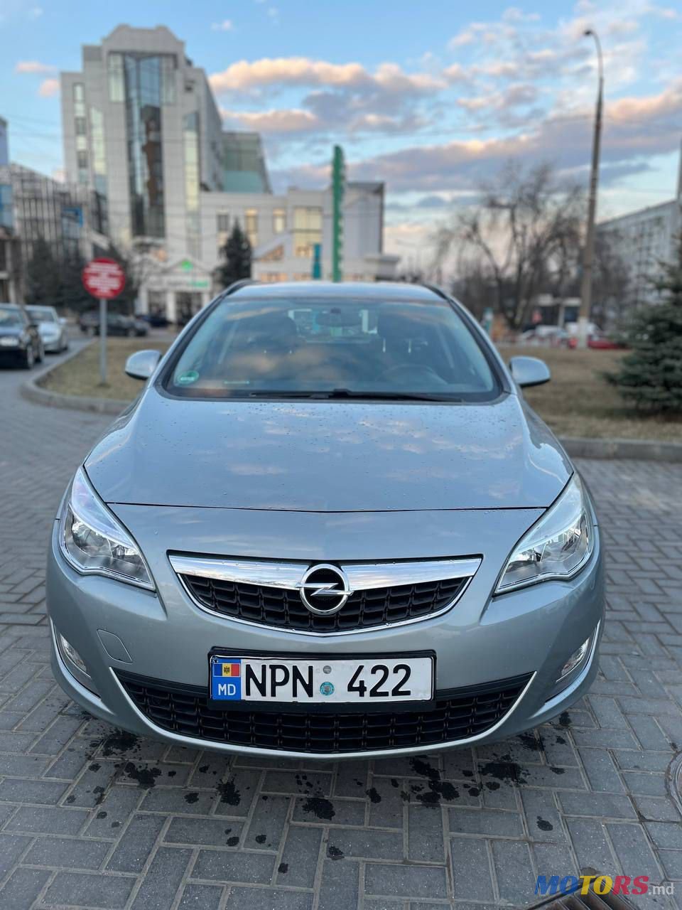 2012' Opel Astra photo #2