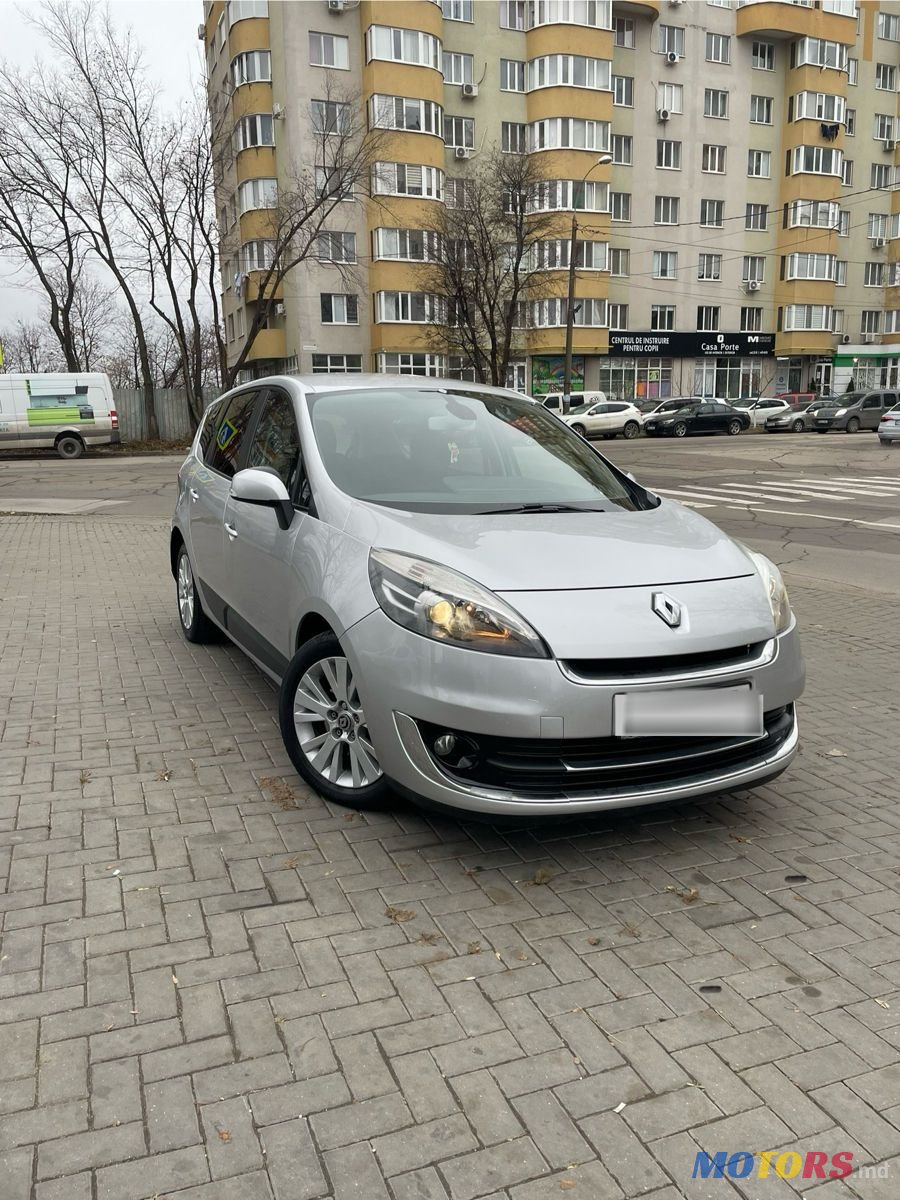 2013' Renault Grand Scenic photo #3