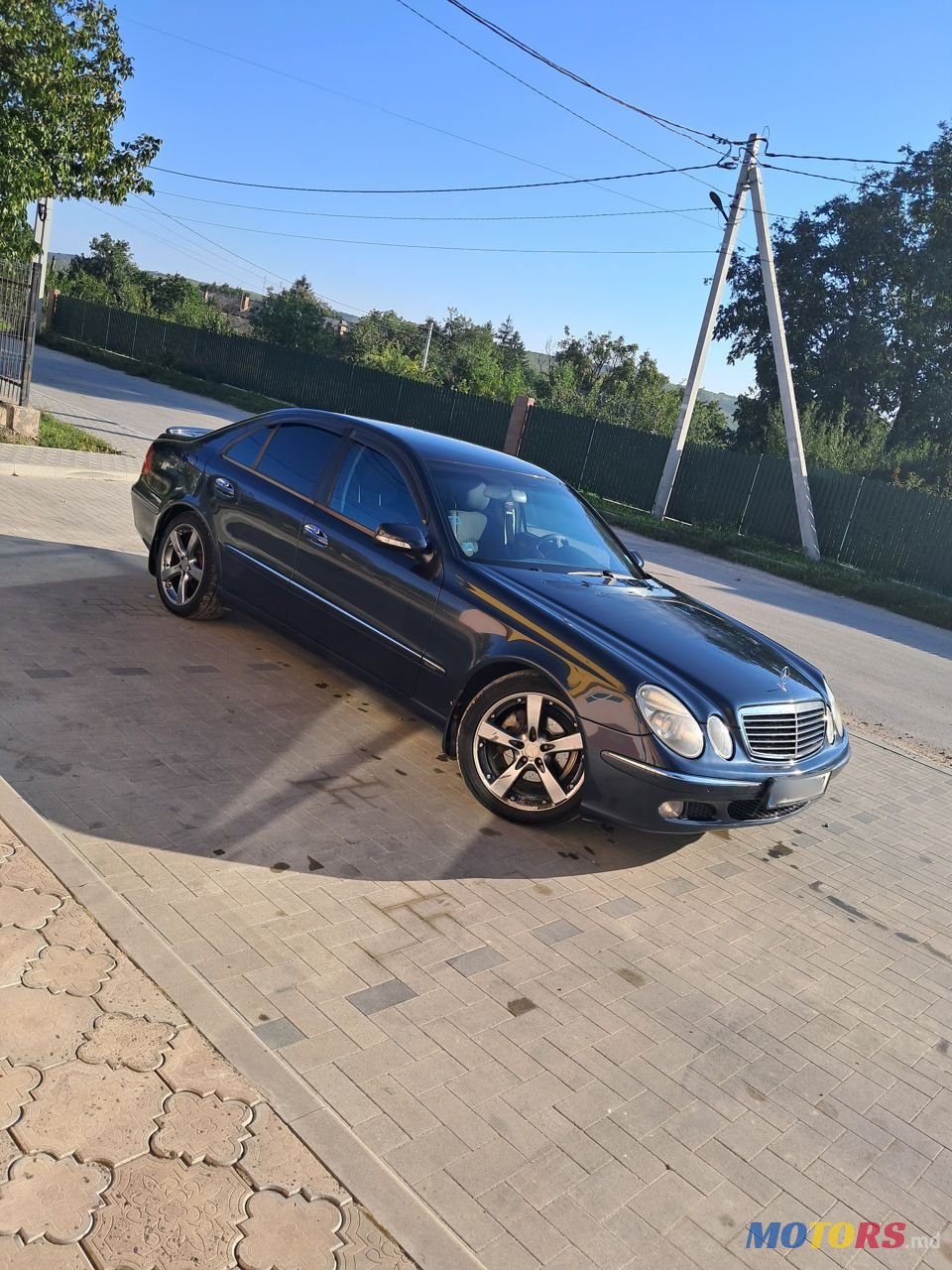 2004' Mercedes-Benz E-Class photo #1