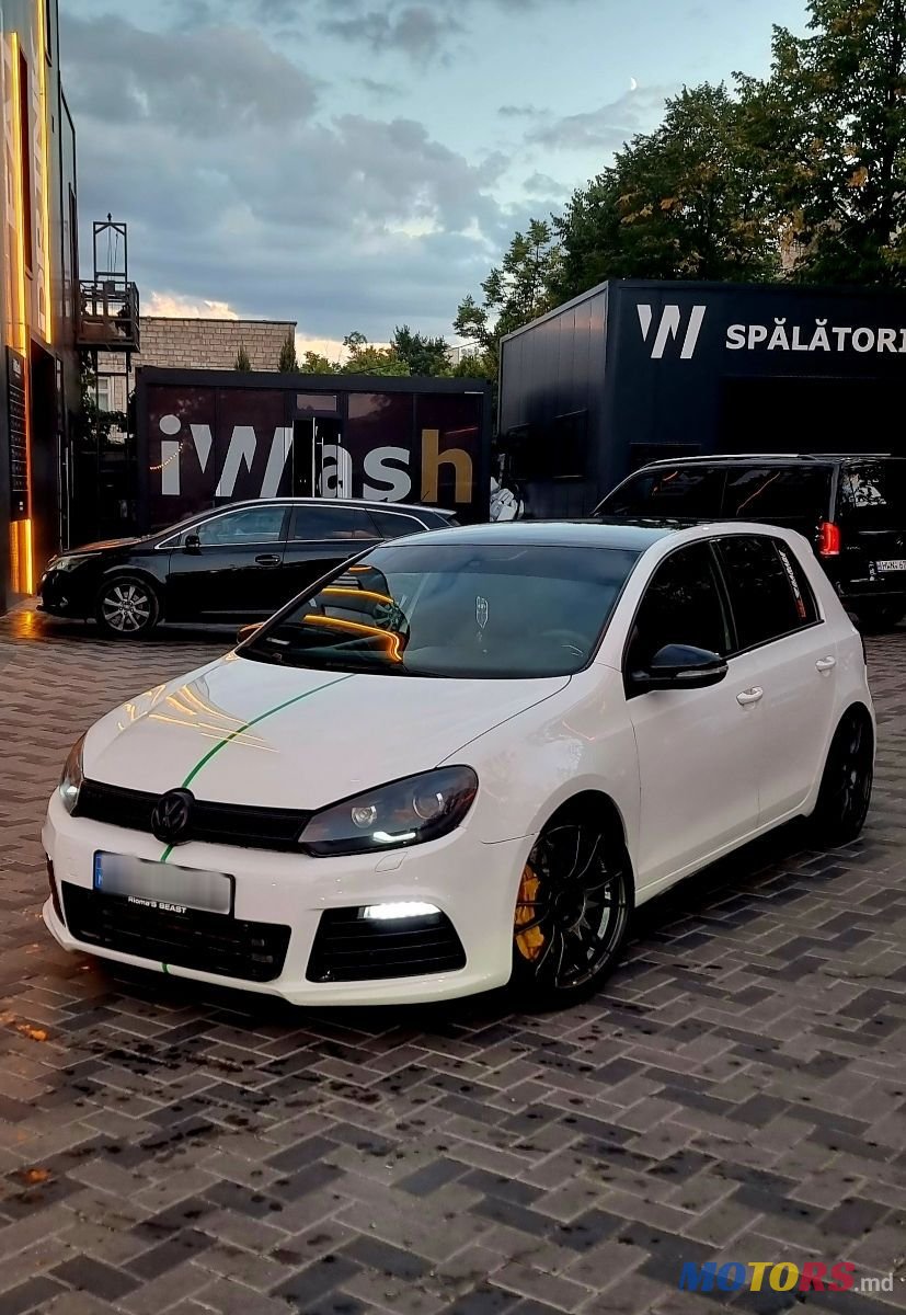 2011' Volkswagen Golf photo #1