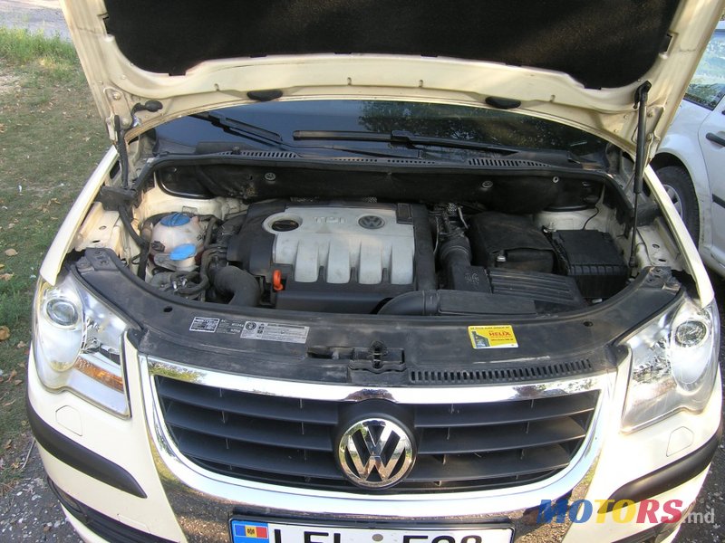 2010' Volkswagen Touran photo #2