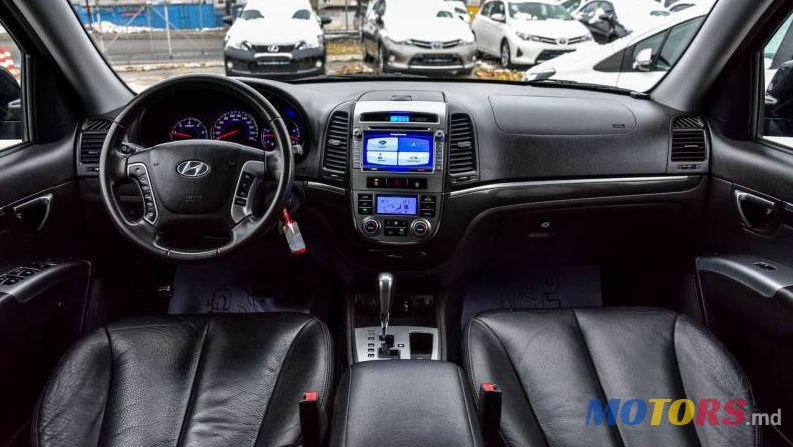 2011' Hyundai Santa Fe photo #2