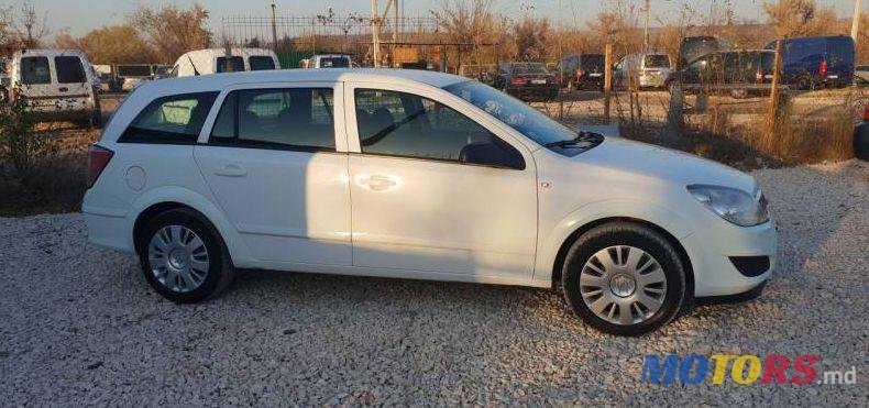 2008' Opel Astra photo #1