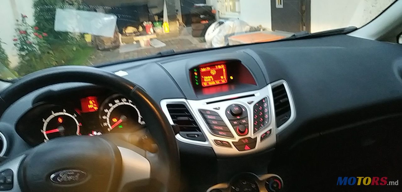 2012' Ford Fiesta photo #3