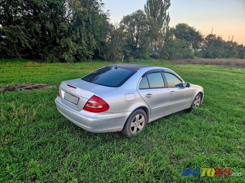 2005' Mercedes-Benz E-Class photo #3