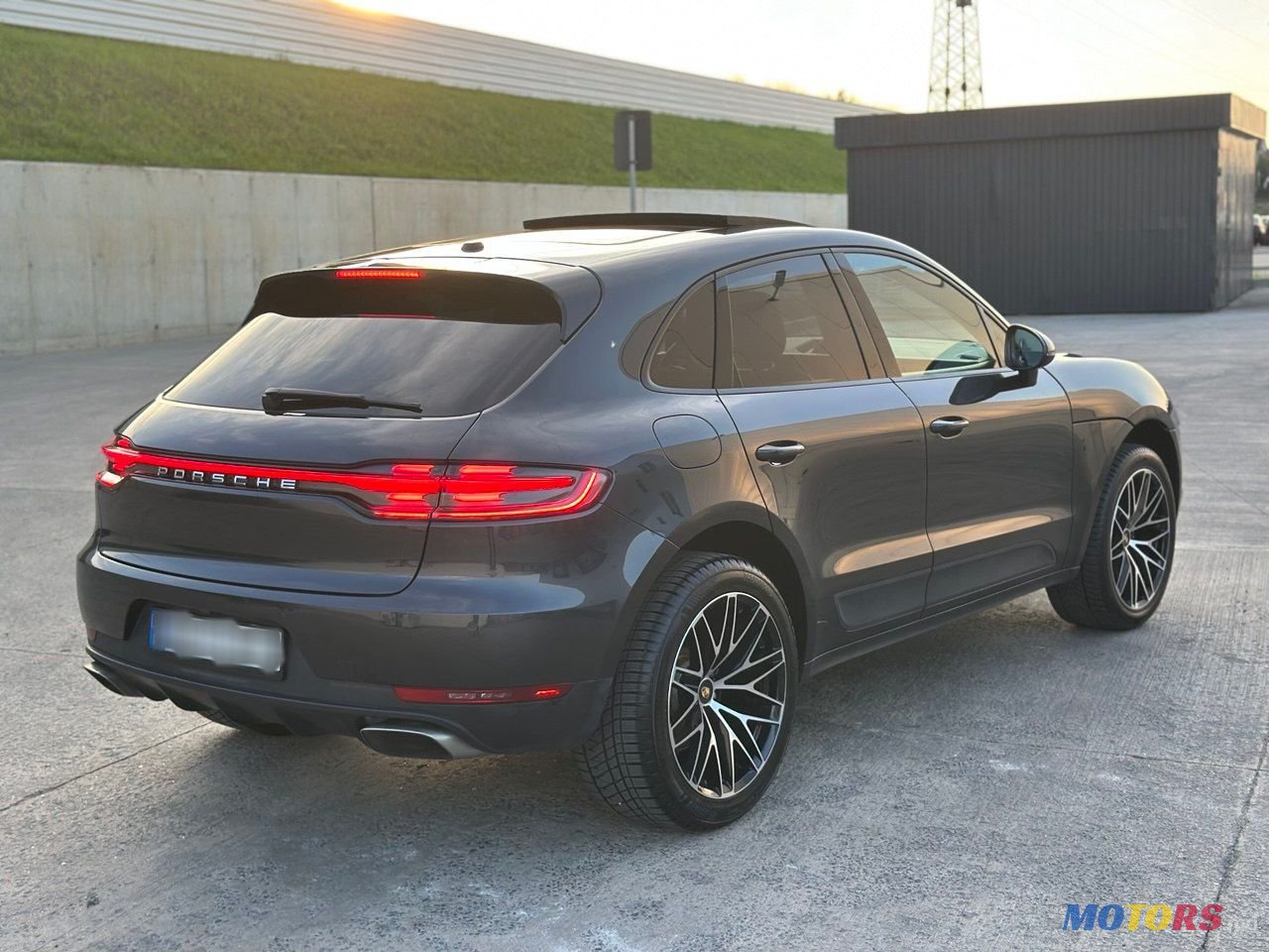 2020' Porsche Macan photo #3