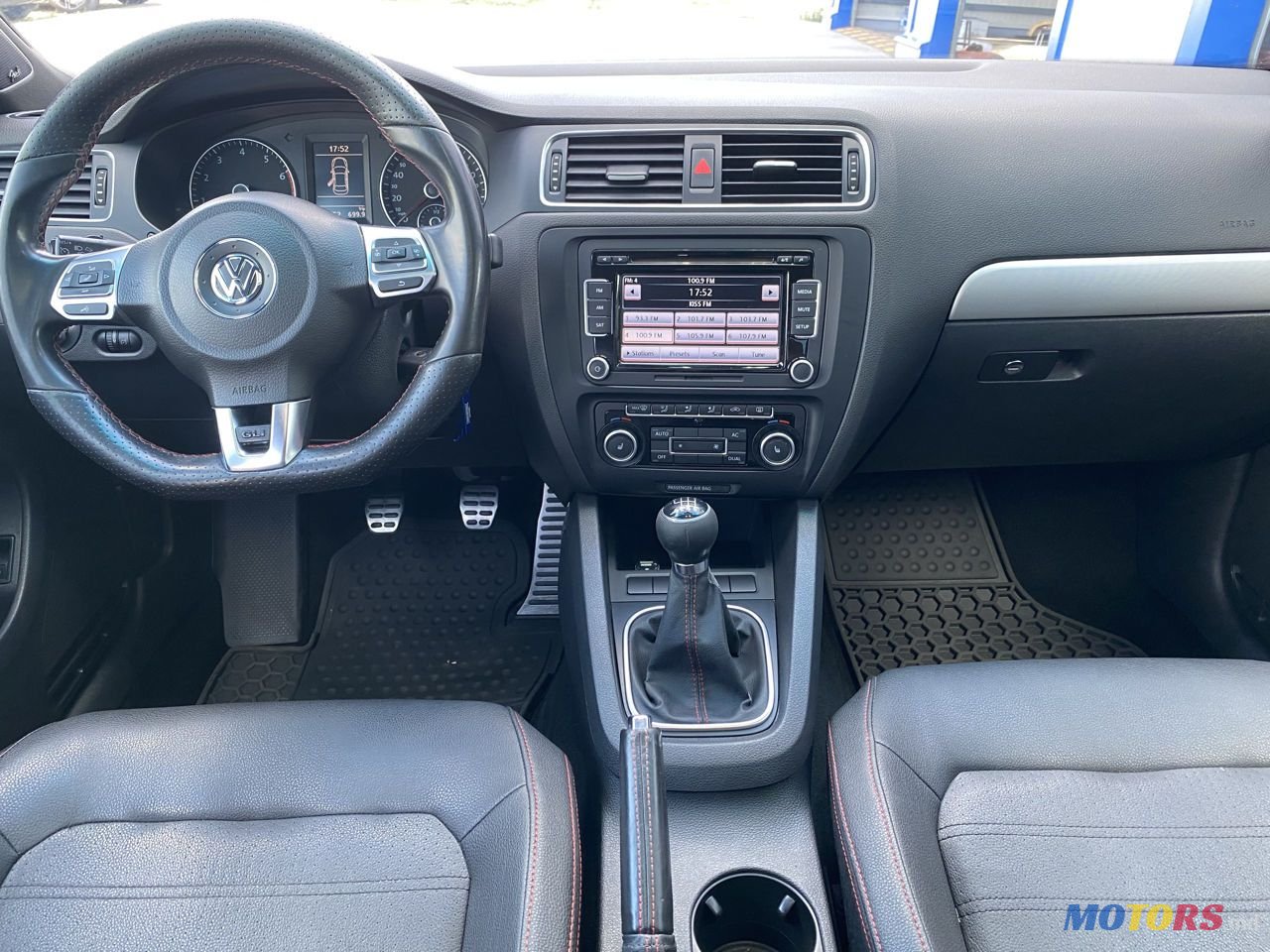 2012' Volkswagen Jetta photo #6