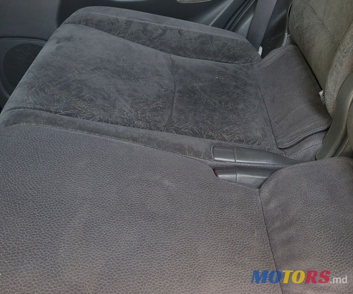 2004' Toyota Land Cruiser Prado photo #4