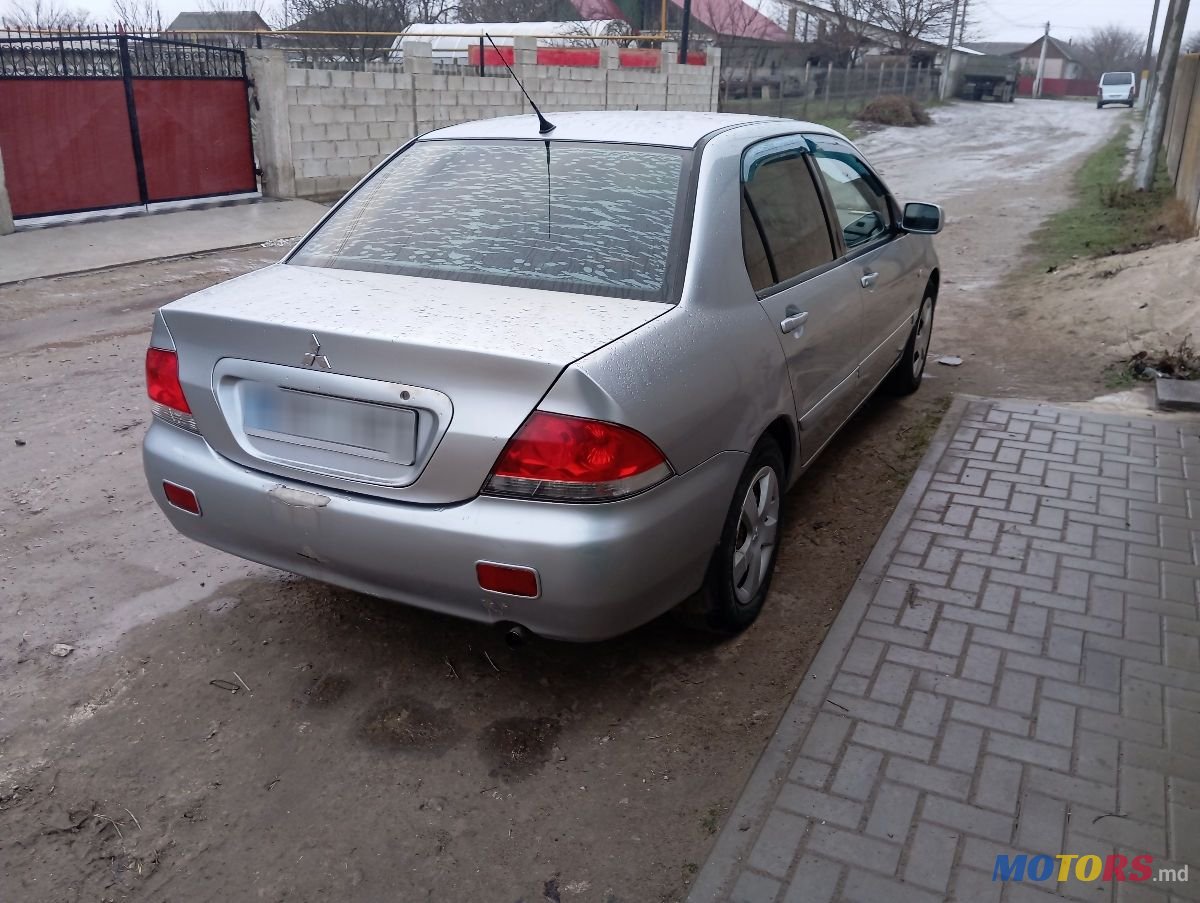 2005' Mitsubishi Lancer photo #5