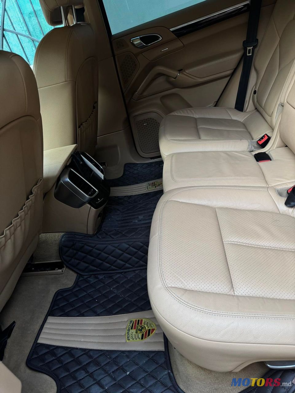 2012' Porsche Cayenne photo #4