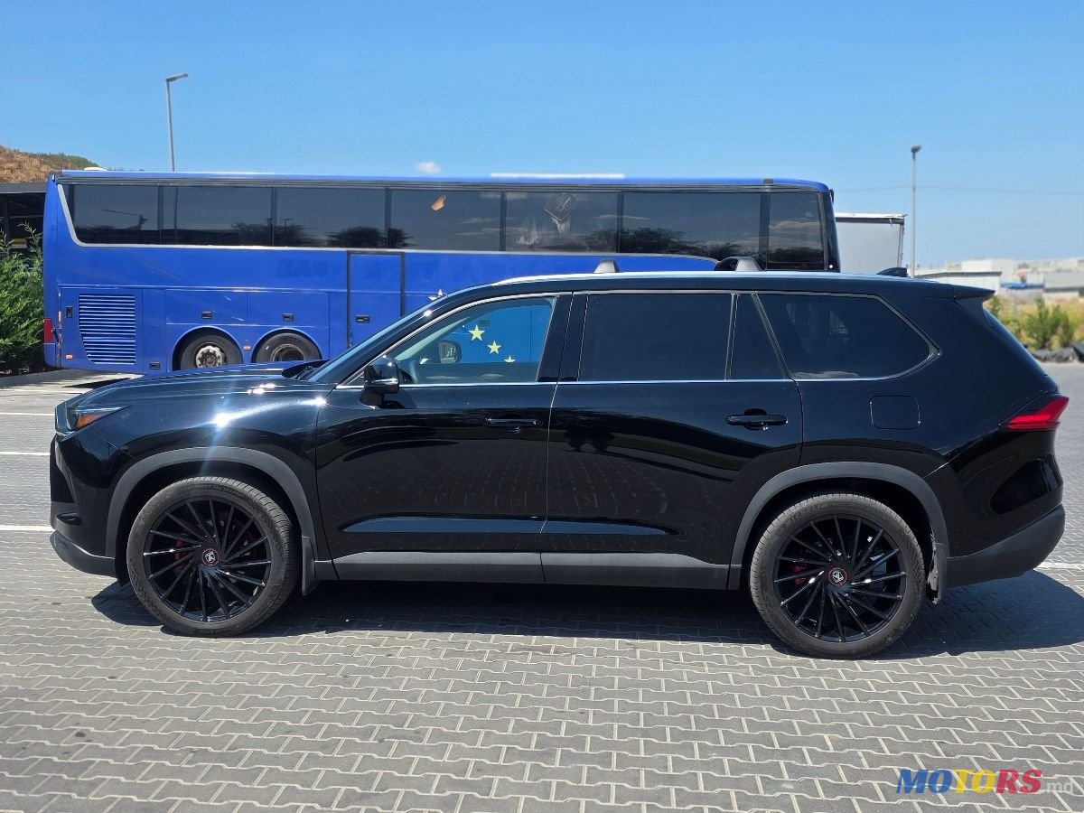 2023' Toyota Grand Highlander photo #3