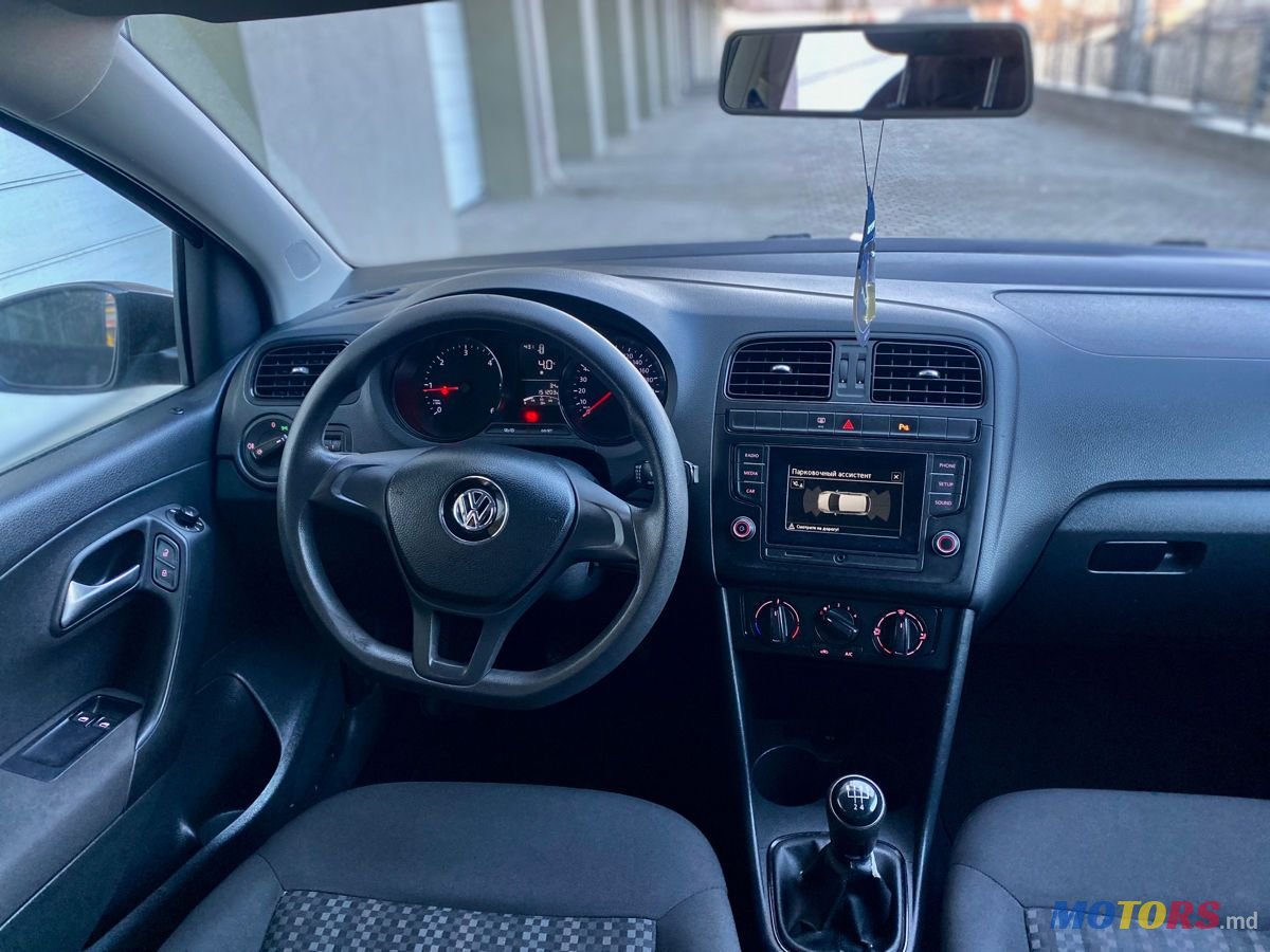 2016' Volkswagen Polo photo #6