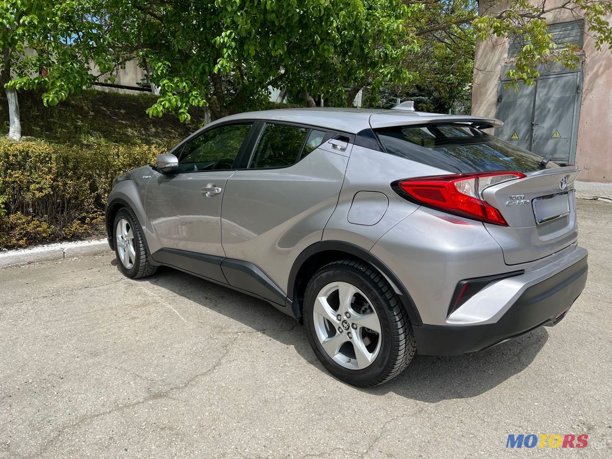 2018' Toyota C-HR photo #2