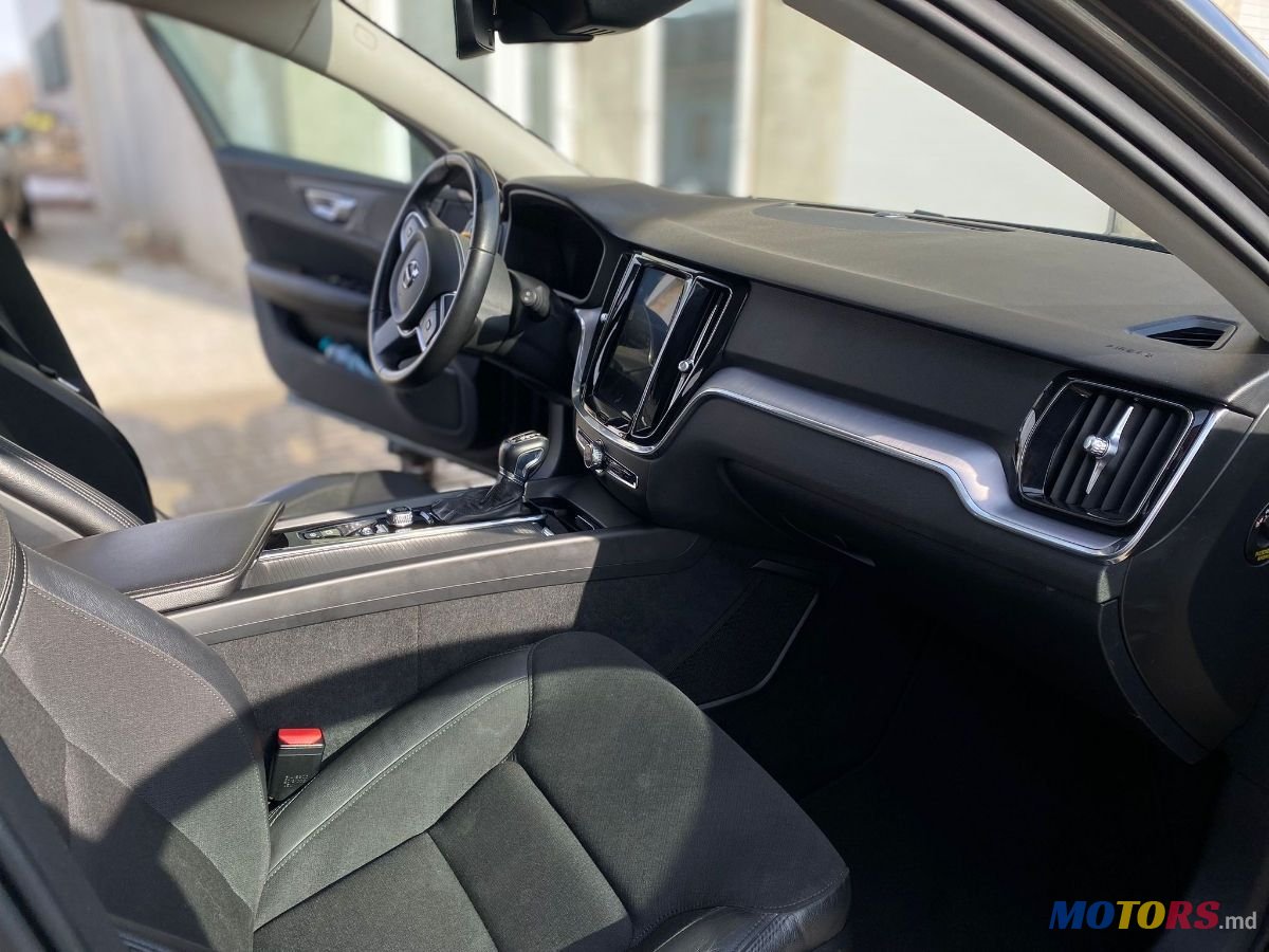 2019' Volvo V60 photo #4