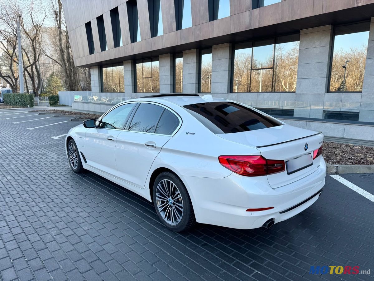 2017' BMW 5 Series photo #4