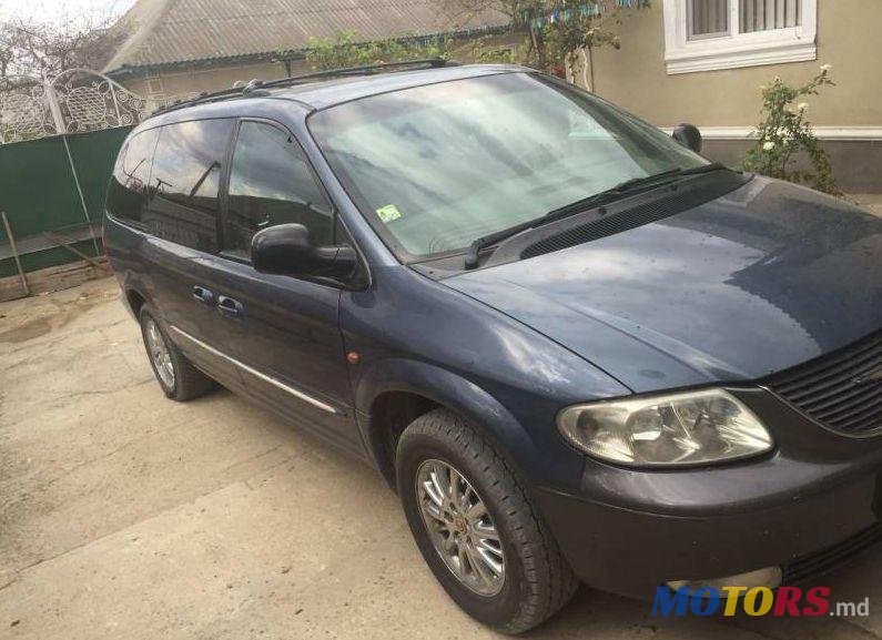 2001' Chrysler Grand Voyager photo #1