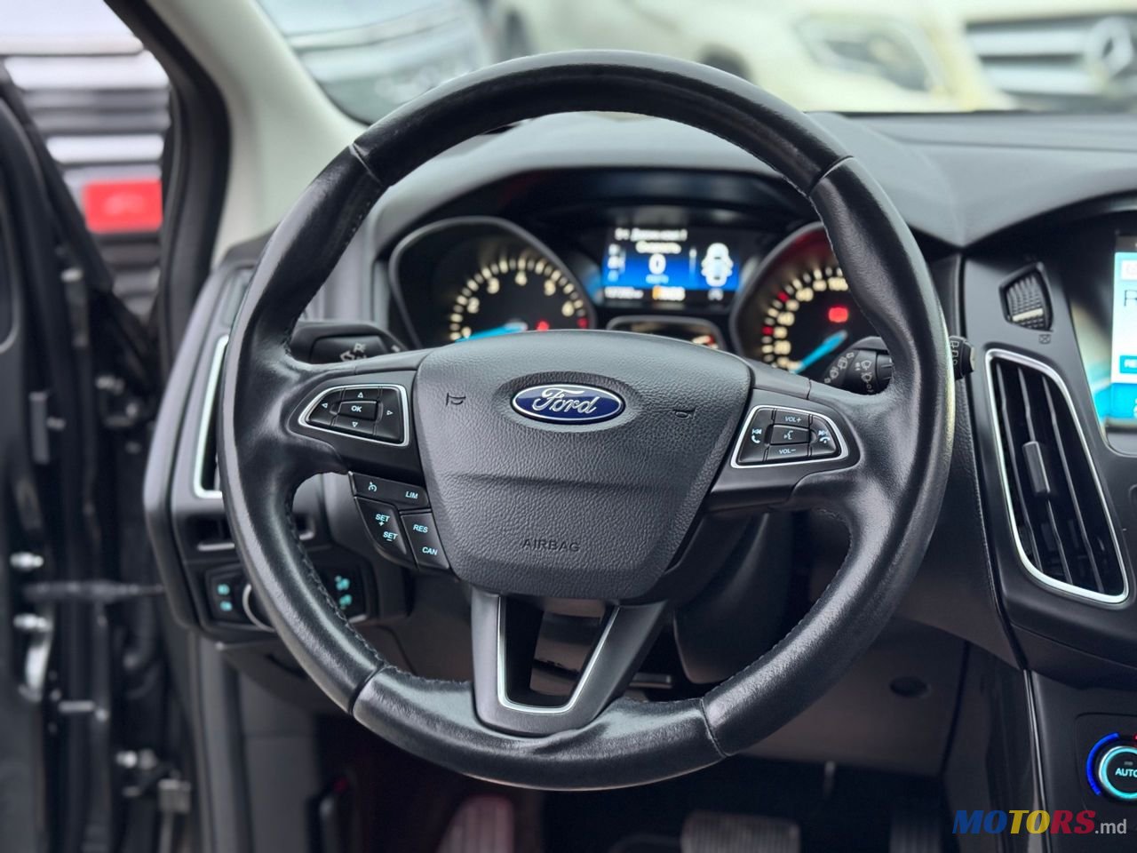 2017' Ford Focus photo #4