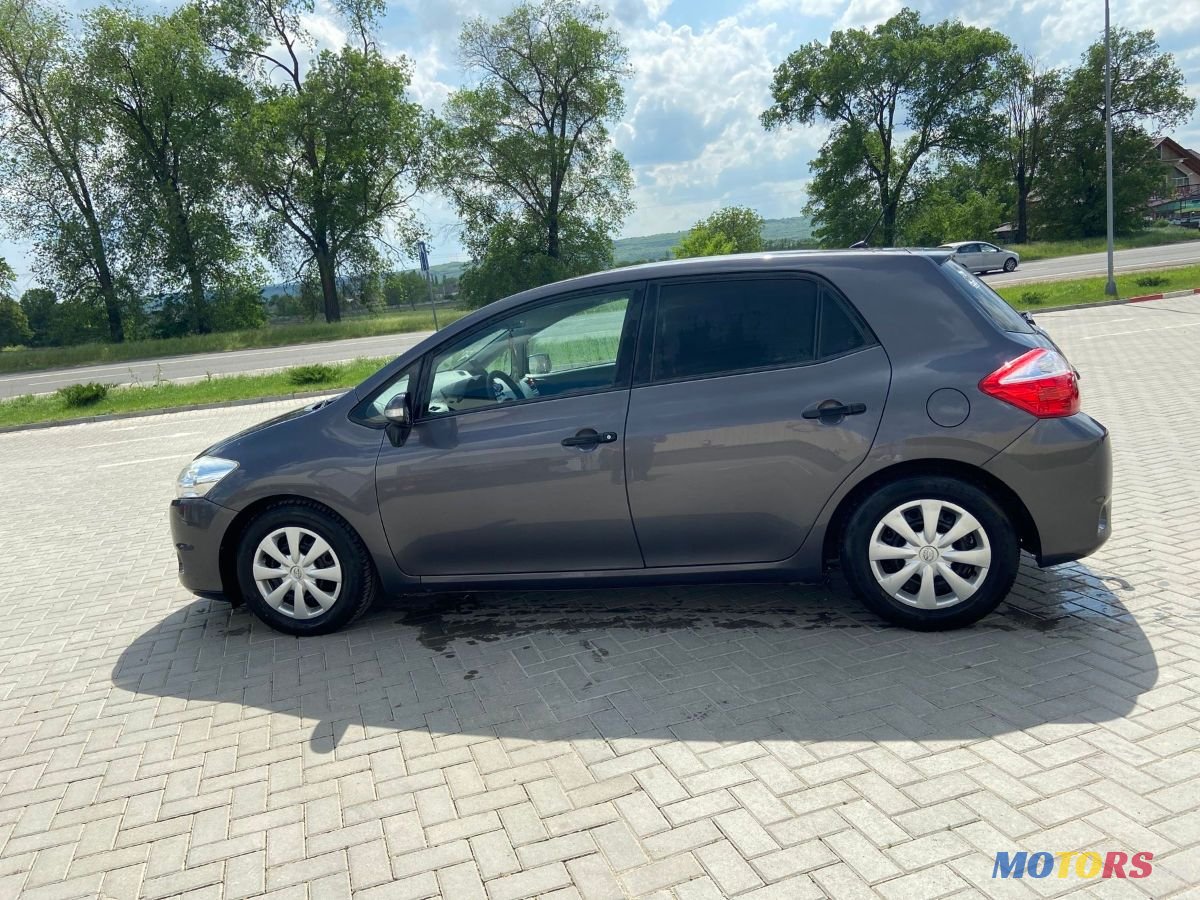 2010' Toyota Auris photo #5