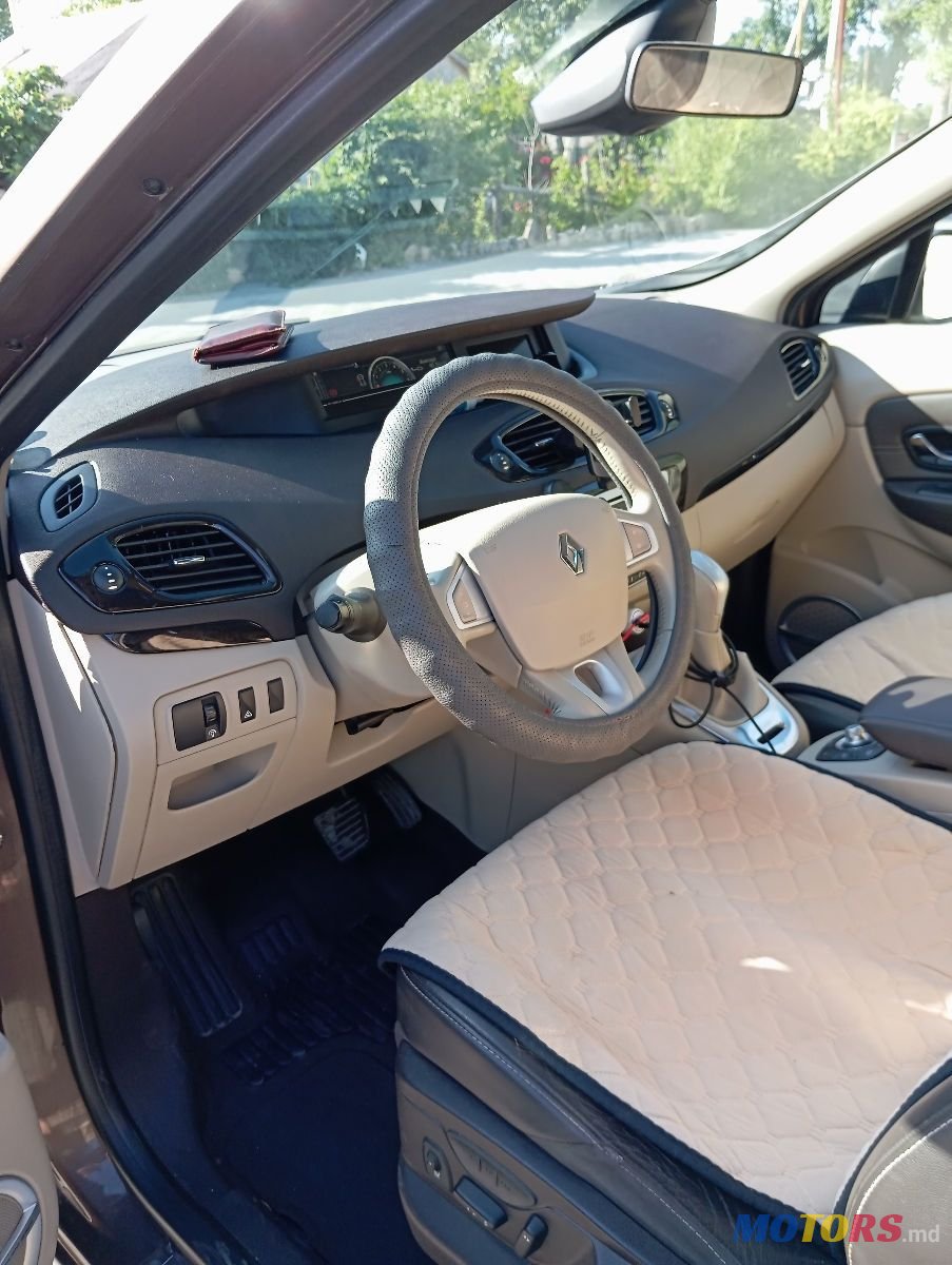 2012' Renault Grand Scenic photo #1