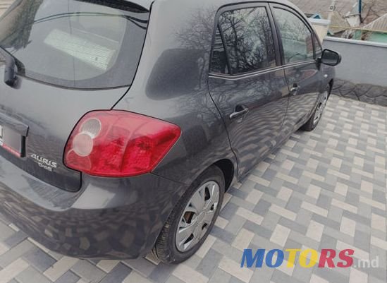 2007' Toyota Auris photo #3