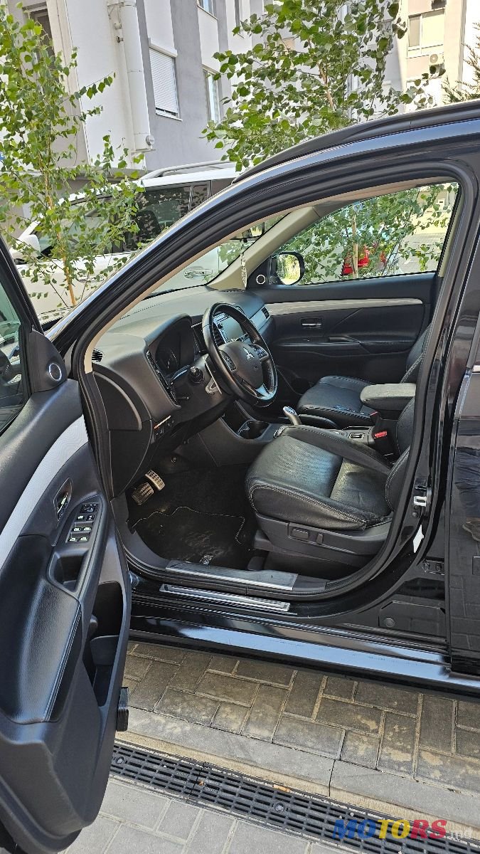 2014' Mitsubishi Outlander photo #5