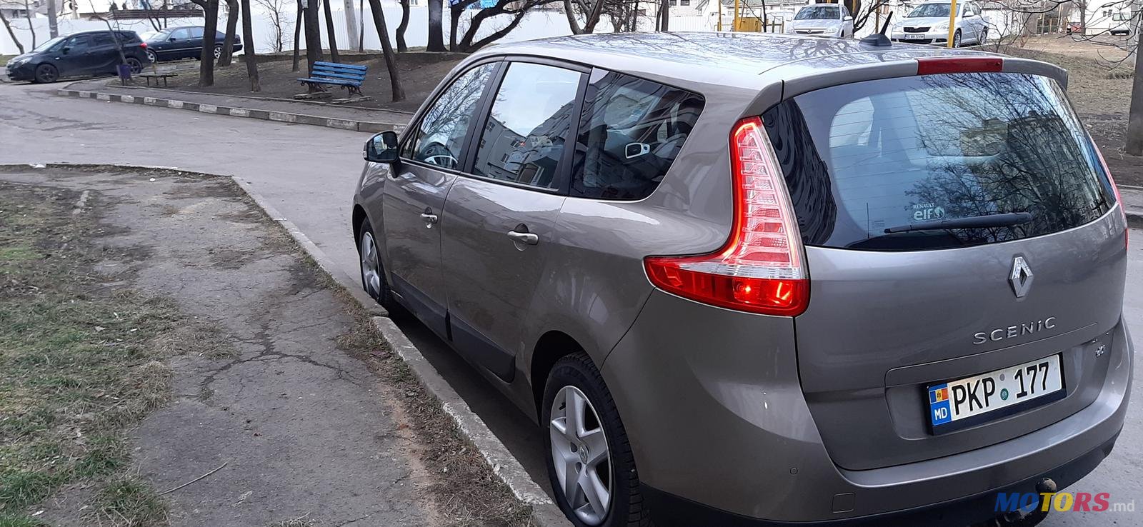 2012' Renault Megane Scenic photo #3
