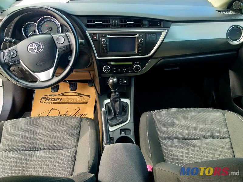 2014' Toyota Auris photo #6