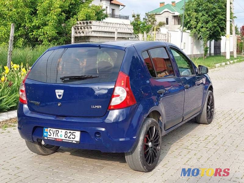 2009' Dacia Sandero photo #4